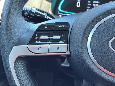 Certified 2025 Hyundai Elantra SE FWD image 25