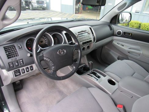 Used 2010 Toyota Tacoma 4x4 Double Cab image 17