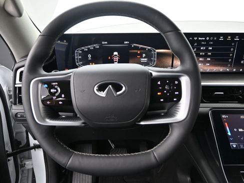 Certified 2025 INFINITI QX80 Pure image 15