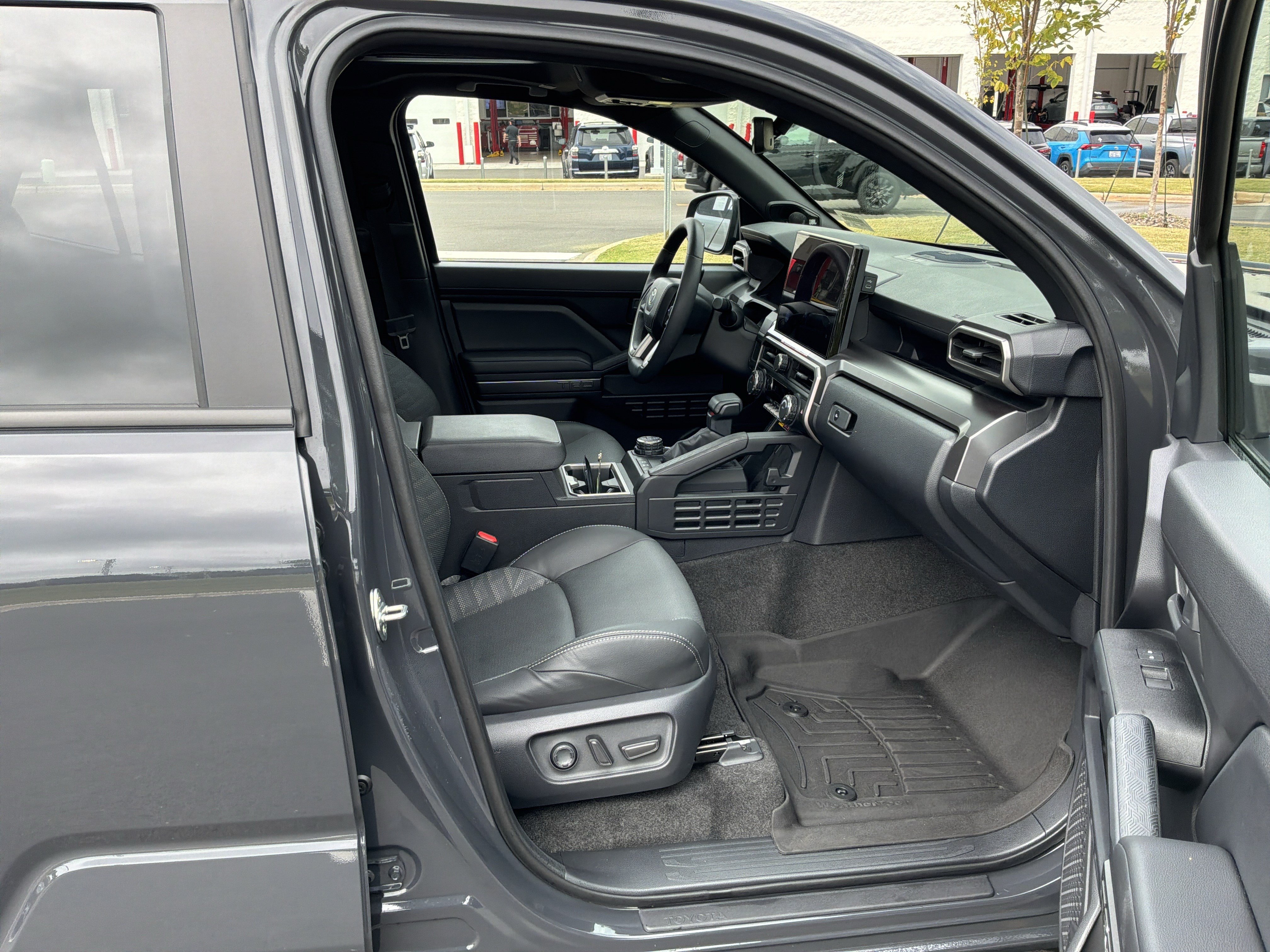 Used 2025 Toyota 4Runner TRD Off-Road Premium AWD/4WD image 33