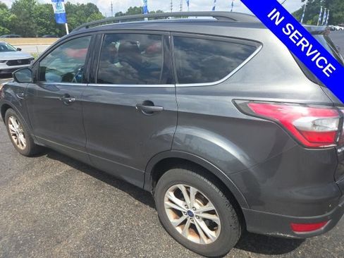 Used 2017 Ford Escape SE w/ Equipment Group 201A AWD/4WD image 4