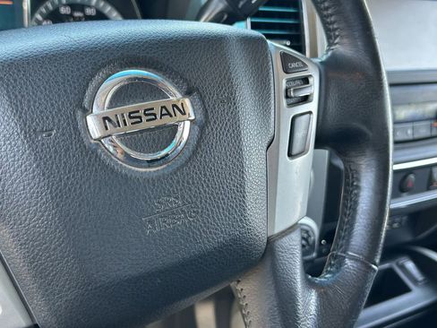 Used 2019 Nissan Titan SV w/ SV Convenience Package AWD/4WD image 25