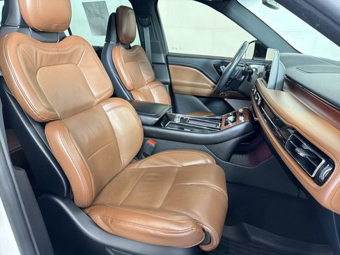 Used 2021 Lincoln Aviator Grand Touring w/ Equipment Group 302A AWD/4WD image 31