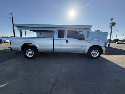 Used 2006 Ford F250 XLT image 2