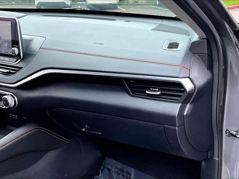 Used 2020 Nissan Altima 2.5 SR w/ Premium Package image 18