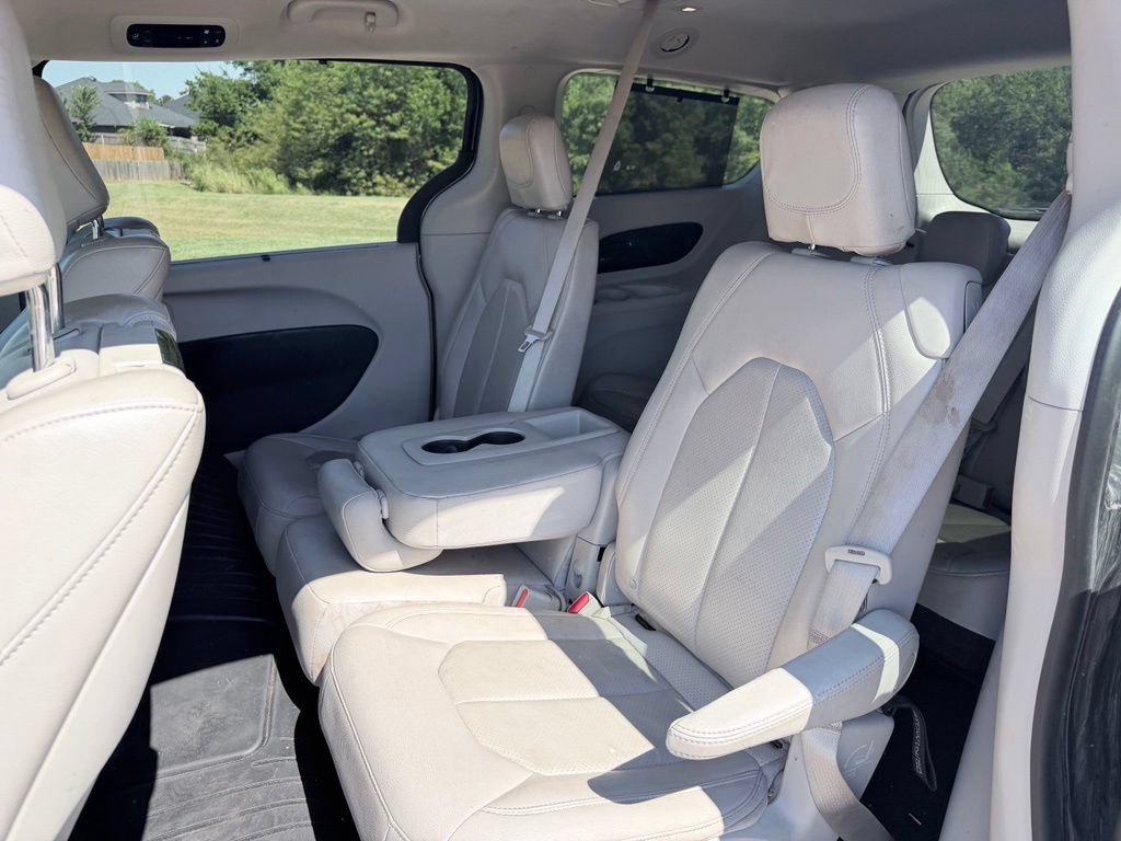 Used 2018 Chrysler Pacifica Touring-L Plus FWD image 8