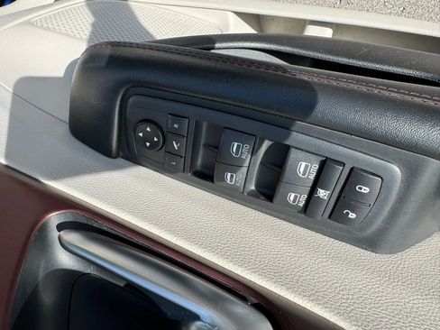 Used 2020 Chrysler Pacifica Limited FWD image 28