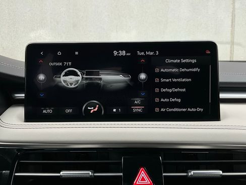 Used 2025 Genesis G70 2.5T image 31