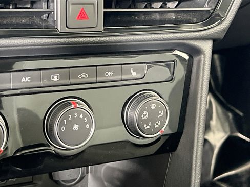 Used 2023 Volkswagen Taos SE image 19