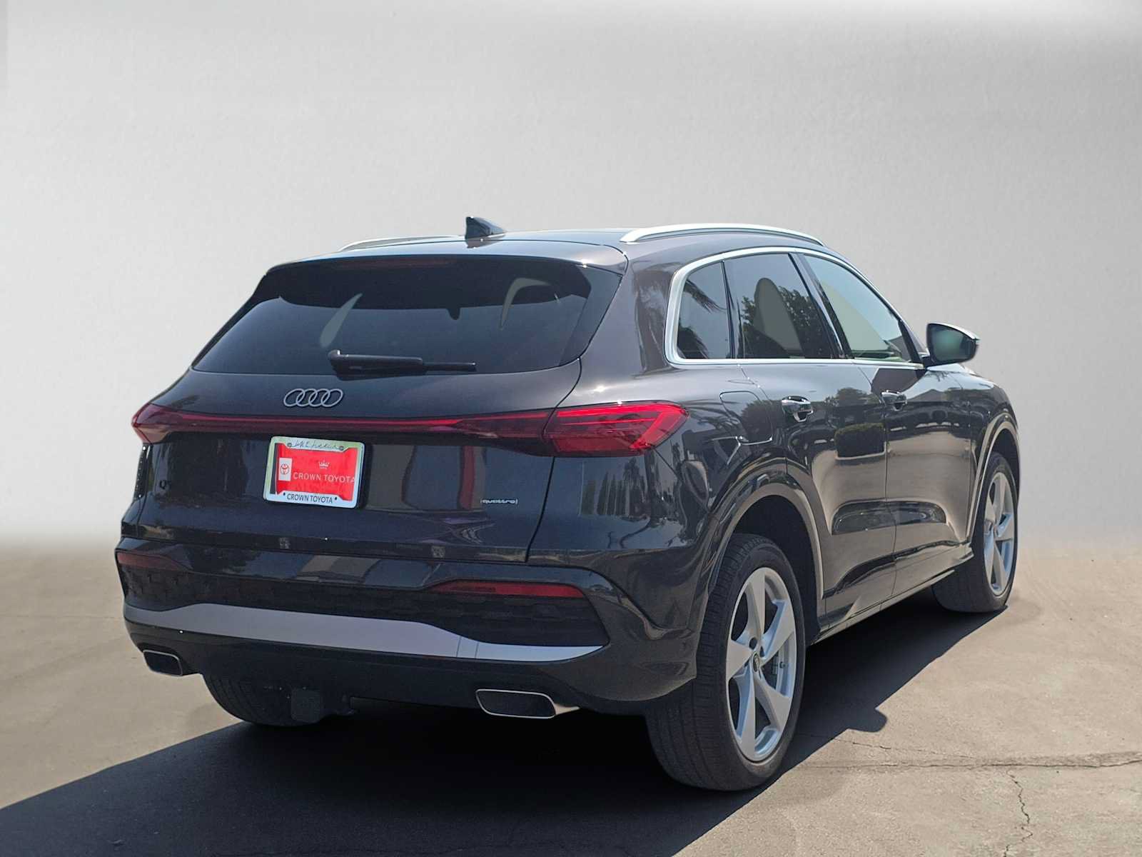 Used 2025 Audi Q5 Premium Plus w/ Premium Plus AWD/4WD image 3