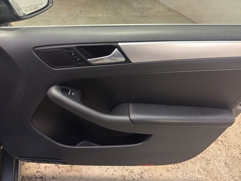 Used 2013 Volkswagen Jetta SE FWD image 21
