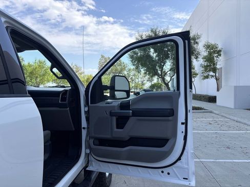 Used 2018 Ford F250 XLT w/ FX4 Off-Road Package AWD/4WD image 13