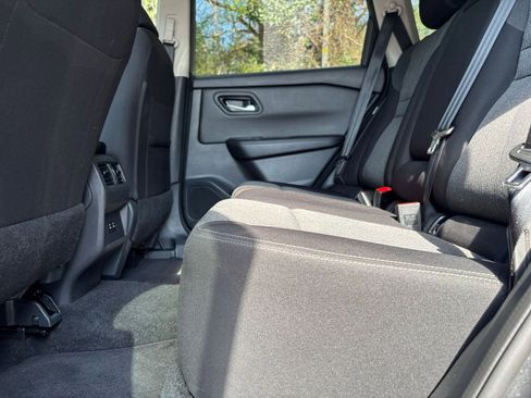 Used 2025 Nissan Rogue SV FWD image 29
