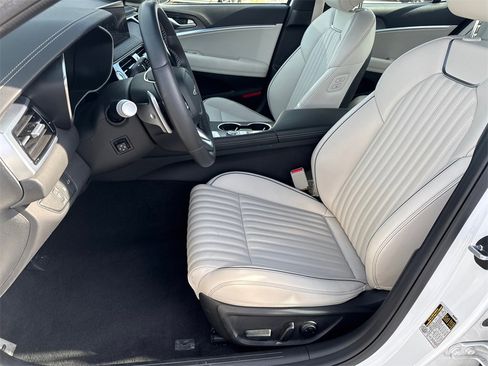 Used 2025 Genesis G70 2.5T w/ Sport Prestige Package image 9
