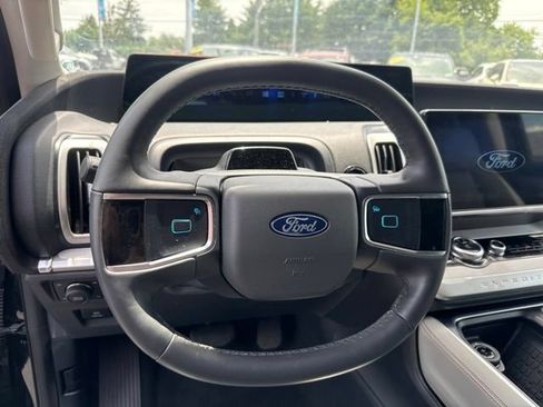 Used 2025 Ford Expedition Active AWD/4WD image 16