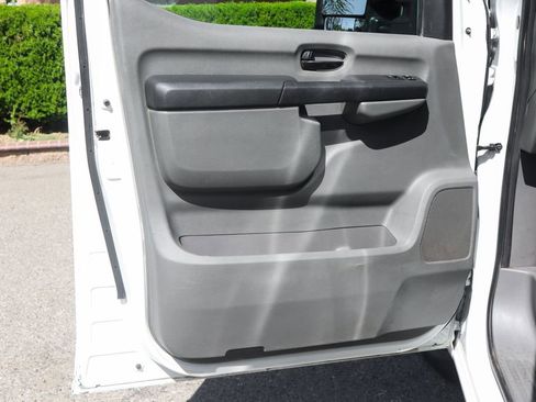 Used 2019 Nissan NV 2500 SV image 19