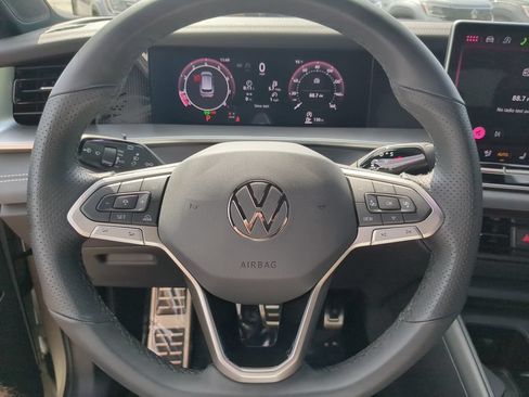 Certified 2026 Volkswagen Tiguan SE R-Line FWD image 30