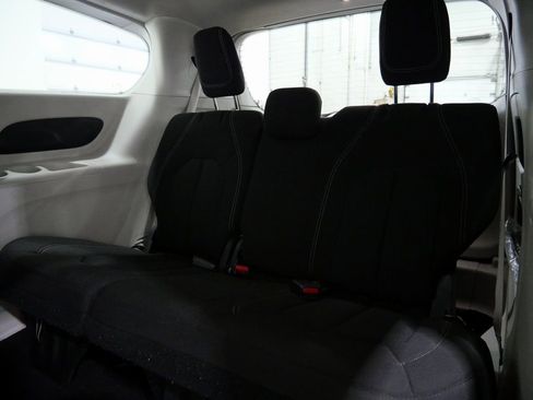 Used 2023 Chrysler Voyager LX image 23