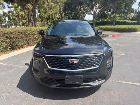 Certified 2024 Cadillac XT4 Luxury FWD image 2