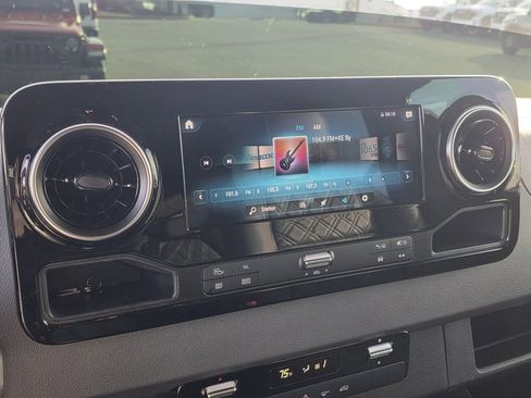 Used 2021 Mercedes-Benz Sprinter 2500 image 17