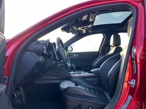 Used 2023 Alfa Romeo Giulia Veloce image 12