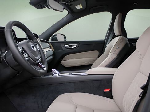 New 2026 Volvo XC60 B5 Plus w/ Protection Package Premier image 26