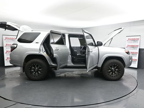 Used 2016 Toyota 4Runner SR5 image 27