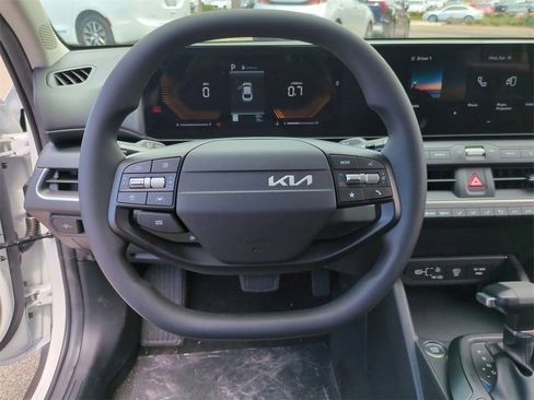 Certified 2025 Kia K4 LXS image 10