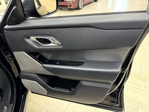 Used 2018 Land Rover Range Rover Velar R-Dynamic SE image 36