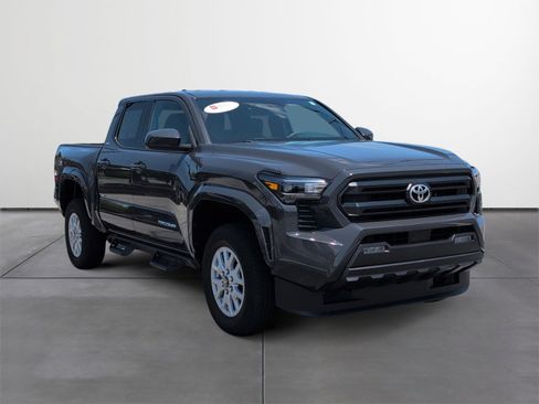Certified 2025 Toyota Tacoma SR5 AWD/4WD image 7