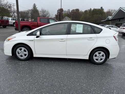 Used 2011 Toyota Prius Three w/ Solar Roof Pkg FWD image 2