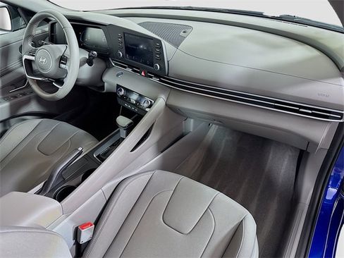 Used 2025 Hyundai Elantra Sport image 30