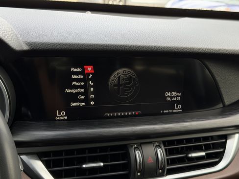 Used 2018 Alfa Romeo Stelvio AWD image 21