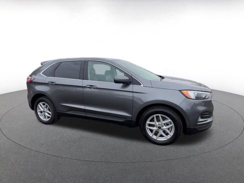 Used 2023 Ford Edge SEL image 2