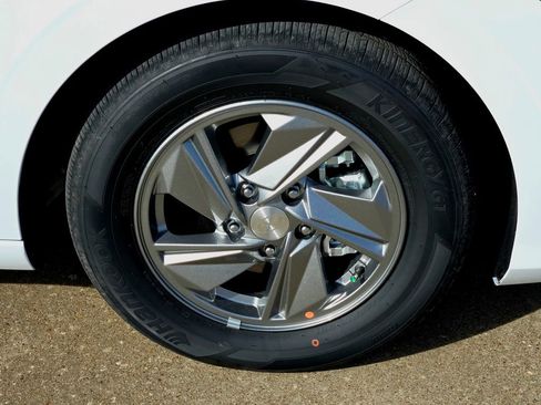 New 2026 Hyundai Elantra SE image 7