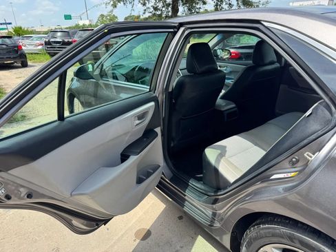 Used 2016 Toyota Camry SE FWD image 17