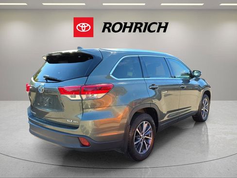 Used 2017 Toyota Highlander XLE image 5