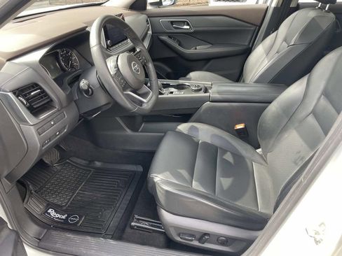 Used 2021 Nissan Rogue SV w/ Premium Package image 18