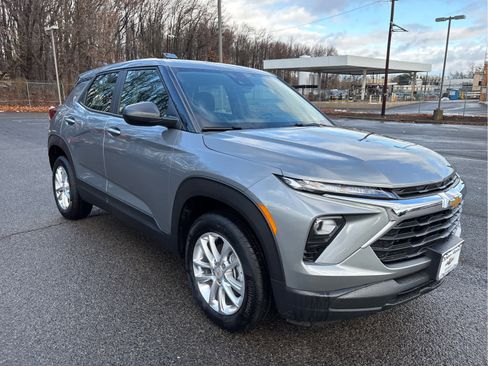 Used 2026 Chevrolet TrailBlazer LS image 2