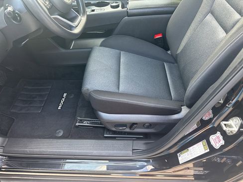 Used 2024 Nissan Rogue SV image 7
