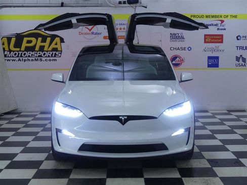 Used 2022 Tesla Model X Plaid image 2