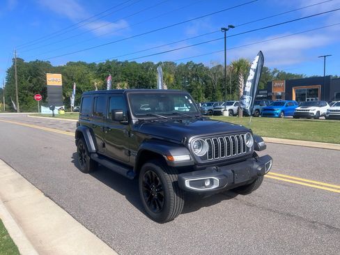 Certified 2025 Jeep Wrangler Unlimited Sahara AWD/4WD image 1