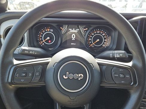 Used 2025 Jeep Gladiator Sport AWD/4WD image 20