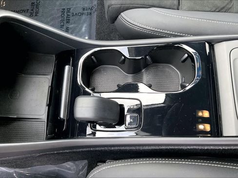 Used 2023 Volvo XC40 Recharge Ultimate image 20