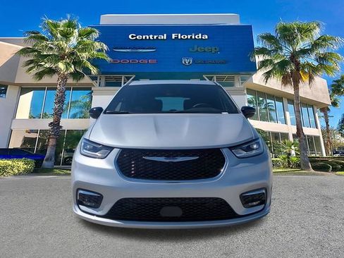 New 2026 Chrysler Pacifica Select FWD image 3