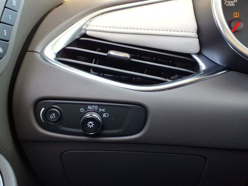 Used 2023 Chevrolet Malibu LT image 30