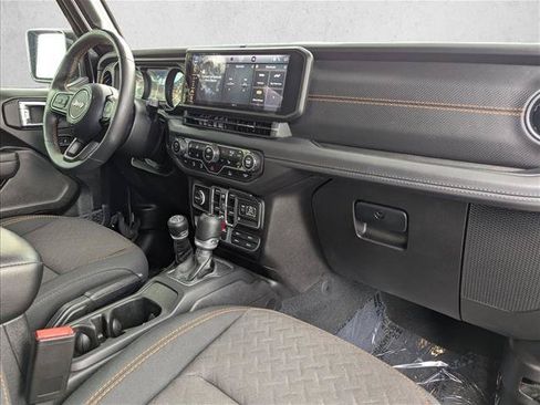 Used 2024 Jeep Gladiator Mojave w/ Technology Group AWD/4WD image 20