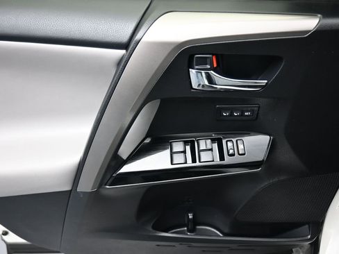 Used 2018 Toyota RAV4 Limited image 10