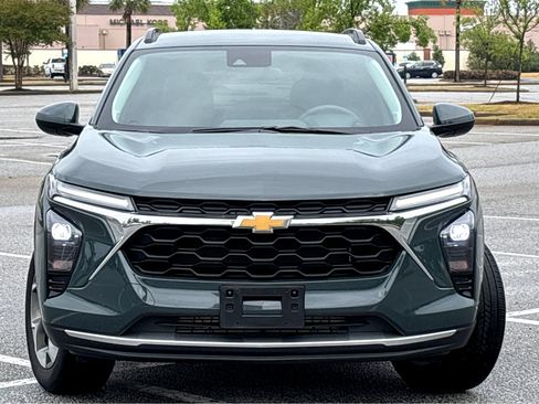 New 2025 Chevrolet Trax LT FWD image 2