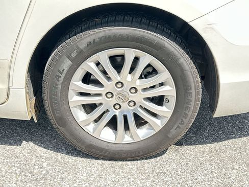 Used 2015 Toyota Sienna XLE image 12